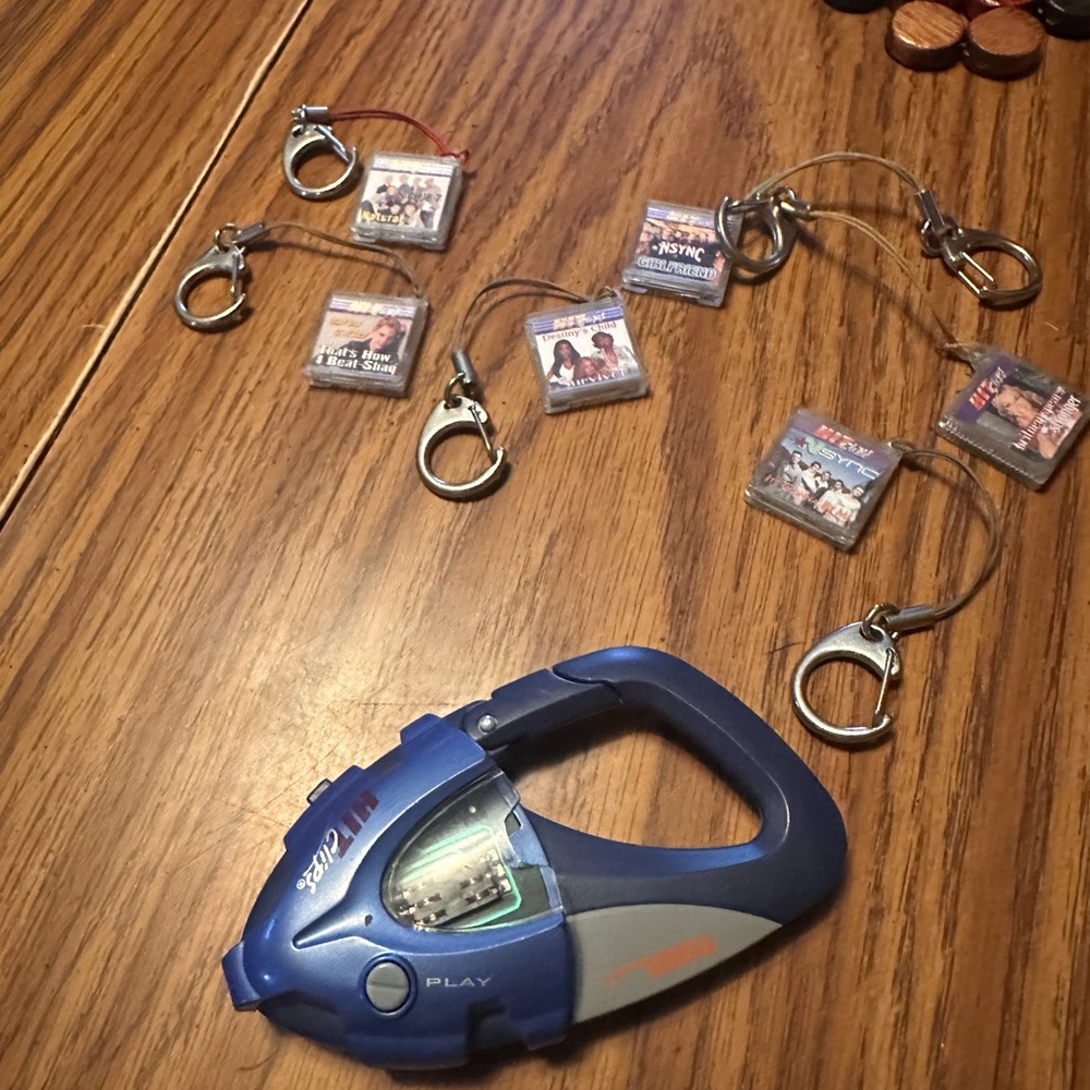 HitClips Blue Portable Audio Player-works & lot of 6 clips yr- 2000-